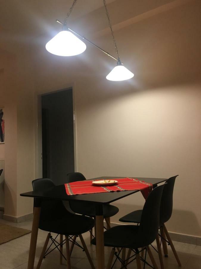 Central 2-Bedroom Luxury Apartment Heraklion  Bagian luar foto