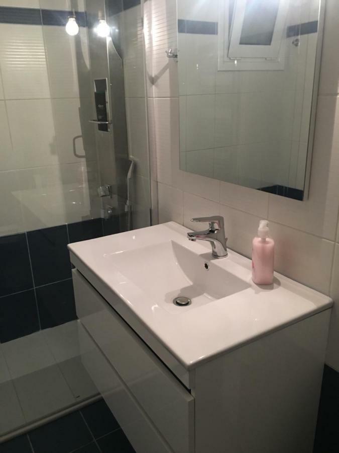 Central 2-Bedroom Luxury Apartment Heraklion  Bagian luar foto